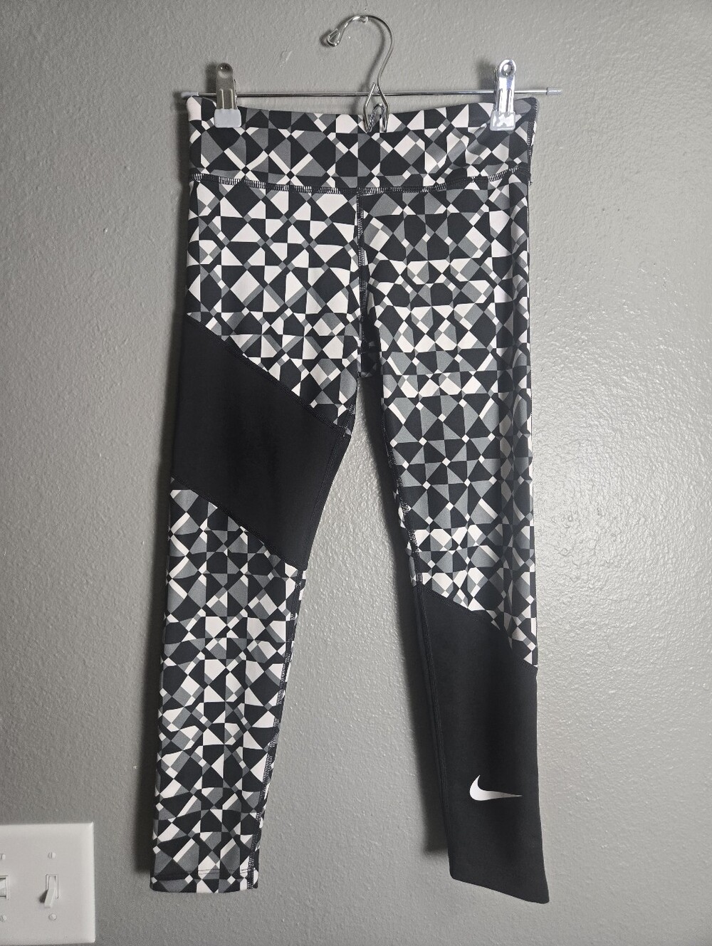 Nike Black and White Geometric Girls' Leggings Size Small